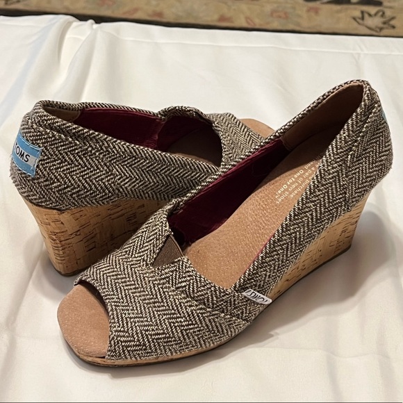 Toms Shoes - 7.5 M TOM’s Metallic Herringbone Tweed Wedge Shoes